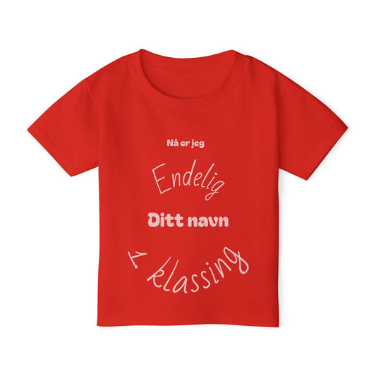 Endelig 1. klasse T‑skjorte med eget navn jente