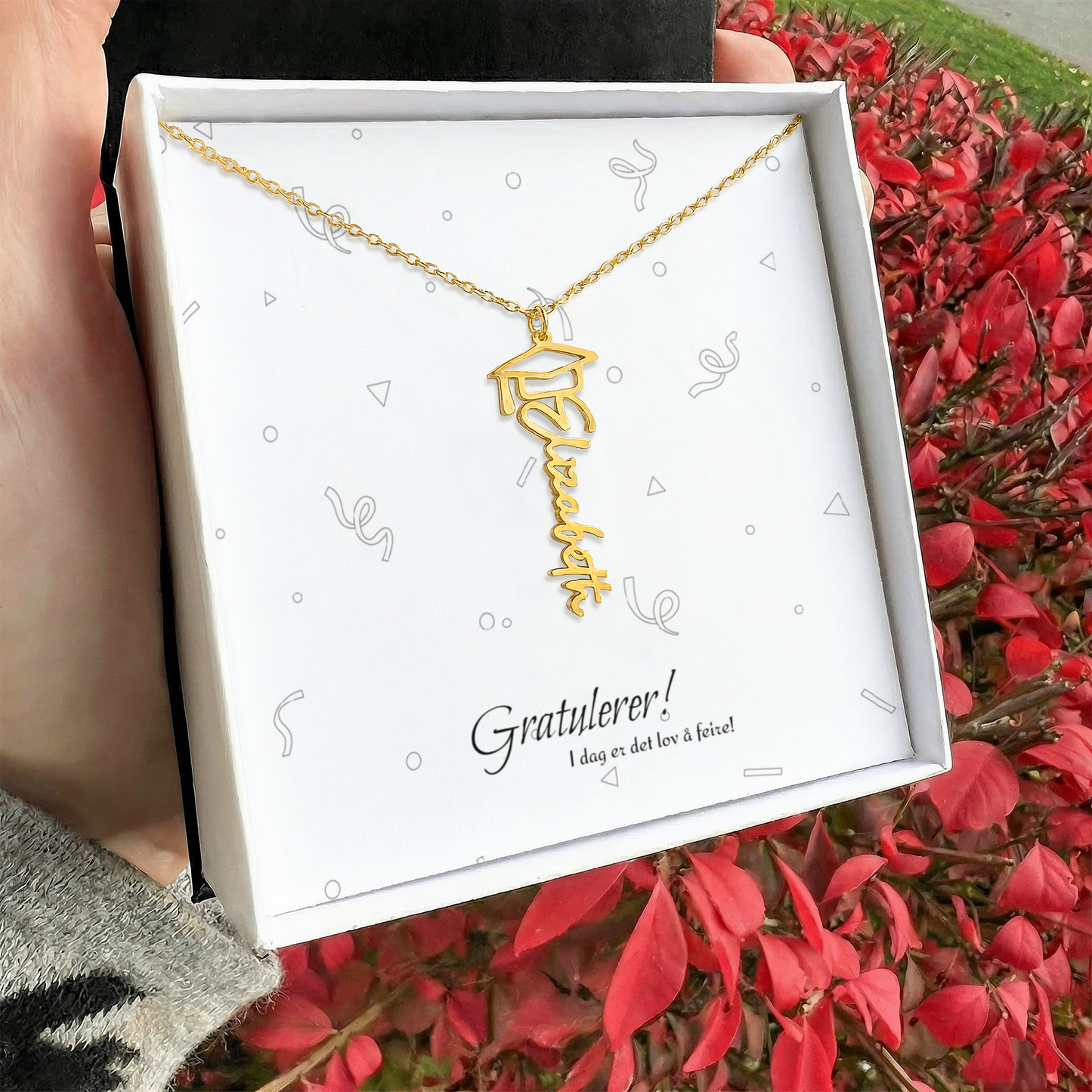 Personlig  Halskjede med Navn – Et Minne om veien til utdannelsen